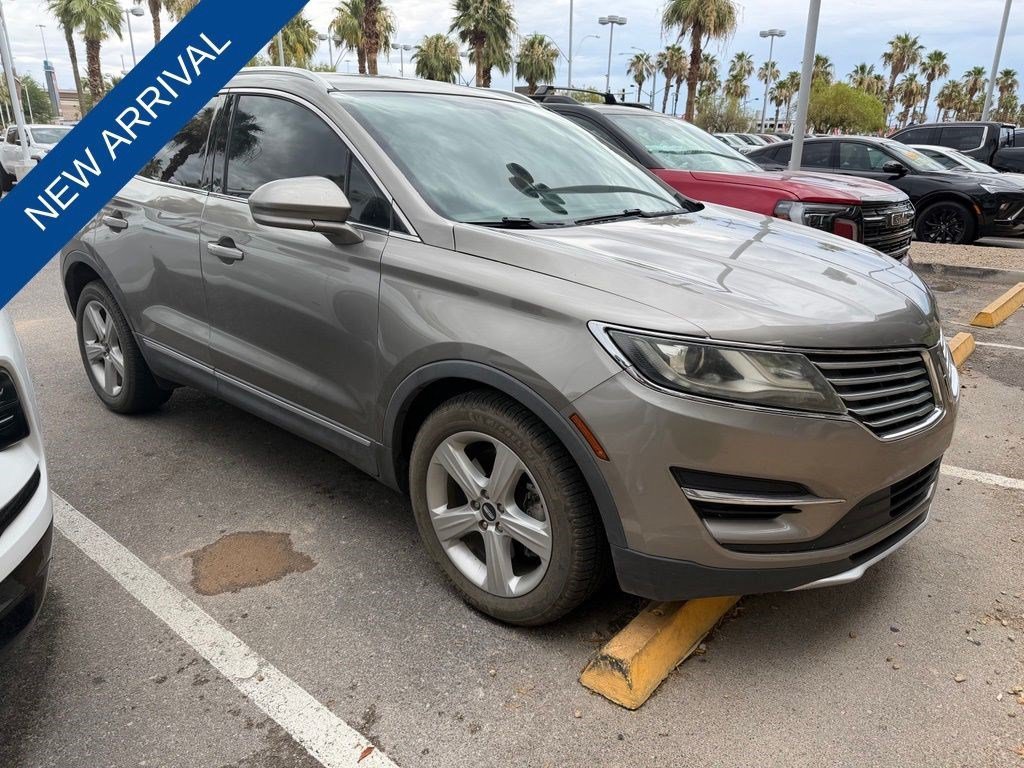 Used 2017 Ingot Silver Metallic Lincoln Premiere image 3