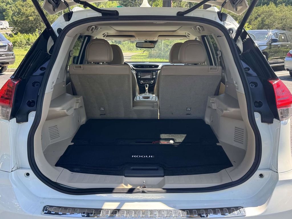 Used 2017 White Nissan SL image 18