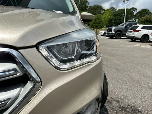 Used 2018 Gold Ford SEL image 9