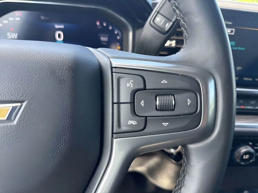 Used 2025 White Chevrolet LT image 15
