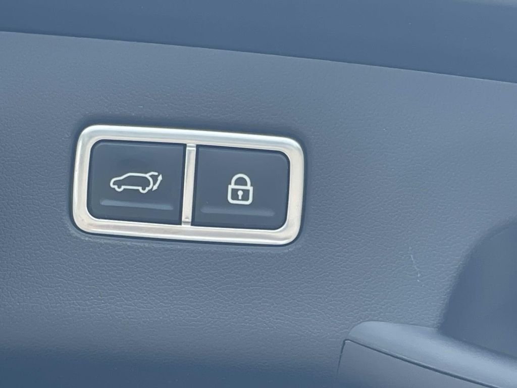 Used 2023 Black Kia EX image 9