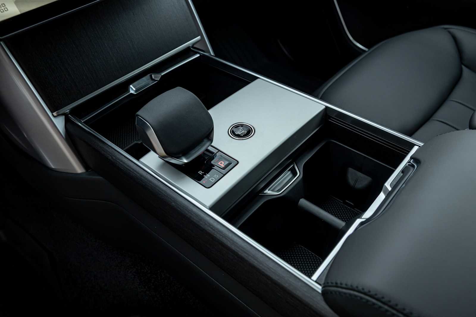 New 2026 Carpathian Grey Land Rover SE image 24