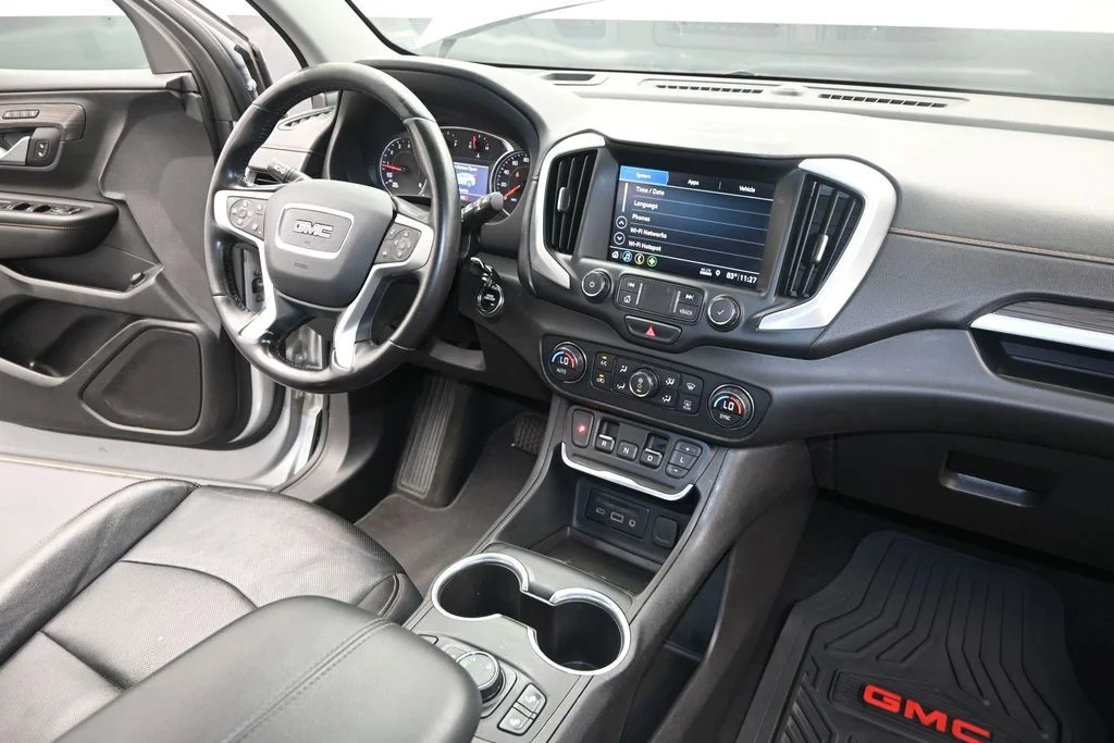 Used 2021 Silver GMC SLT image 30