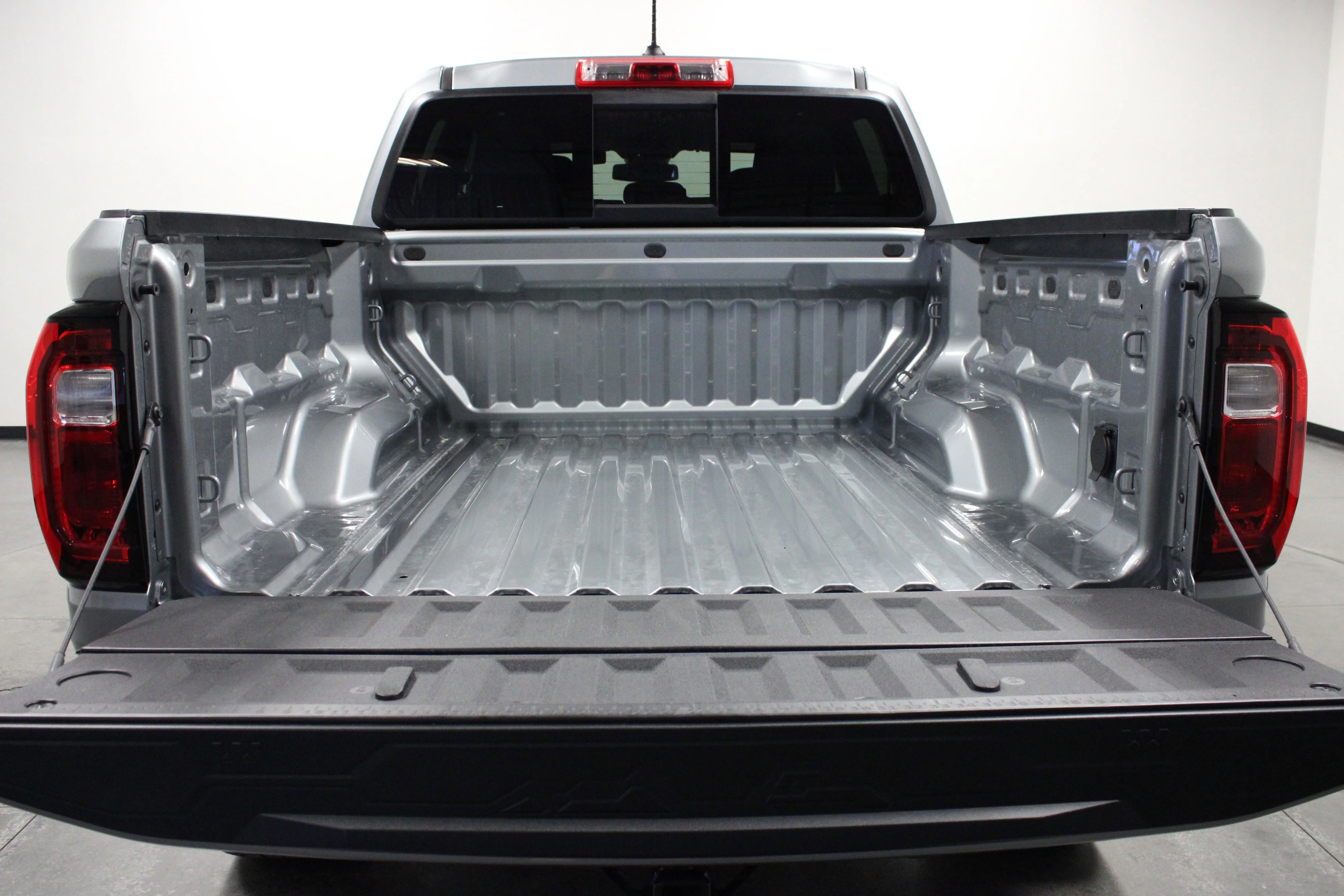 New 2026 Sterling Metallic GMC Elevation image 10