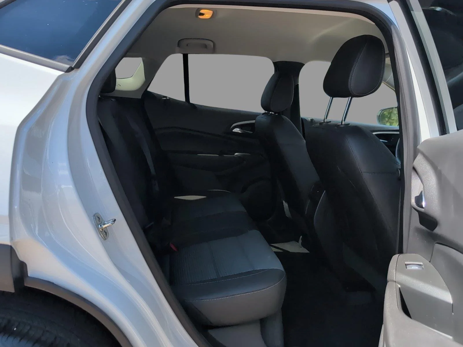 Used 2025 Summit White Chevrolet LT image 19