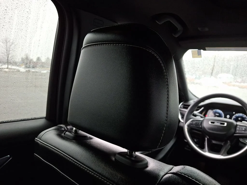 Used 2023 Diamond Black Crystal Pearlcoat Jeep Altitude image 14