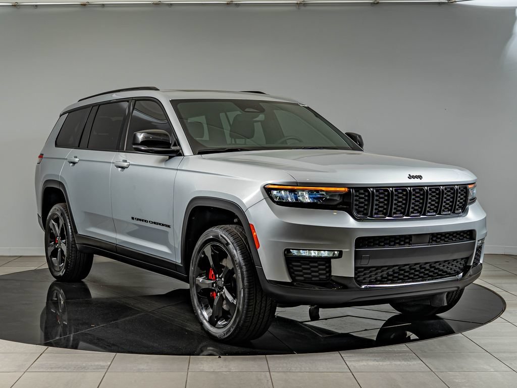 Used 2025 Silver Zynith Jeep Limited image 3