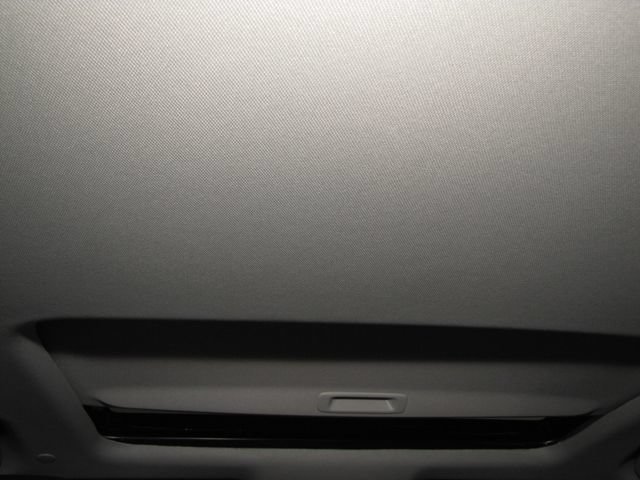Certified Used 2025 Platinum White Pearl Honda SE image 16