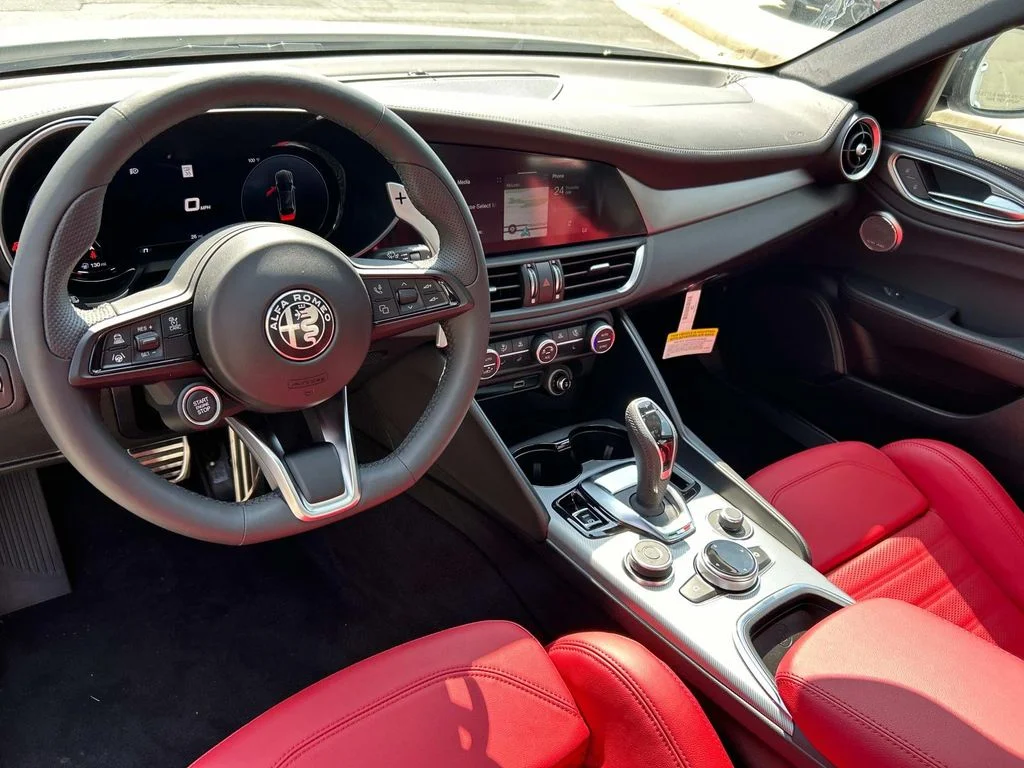 2025 Alfa Romeo Giulia Base - Photo 22
