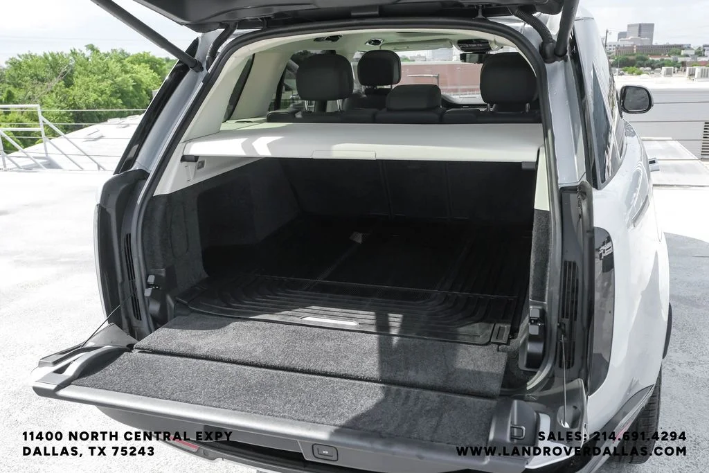 Used 2023 Silver Land Rover SE image 52