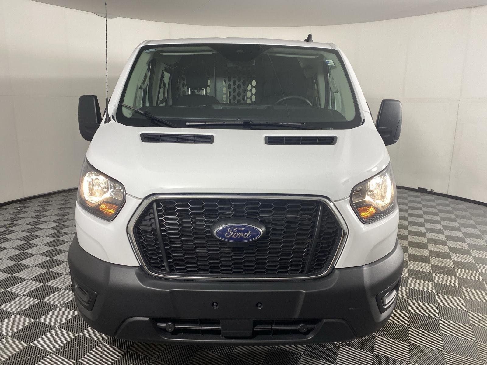 Used 2025 Oxford White Ford Base image 5