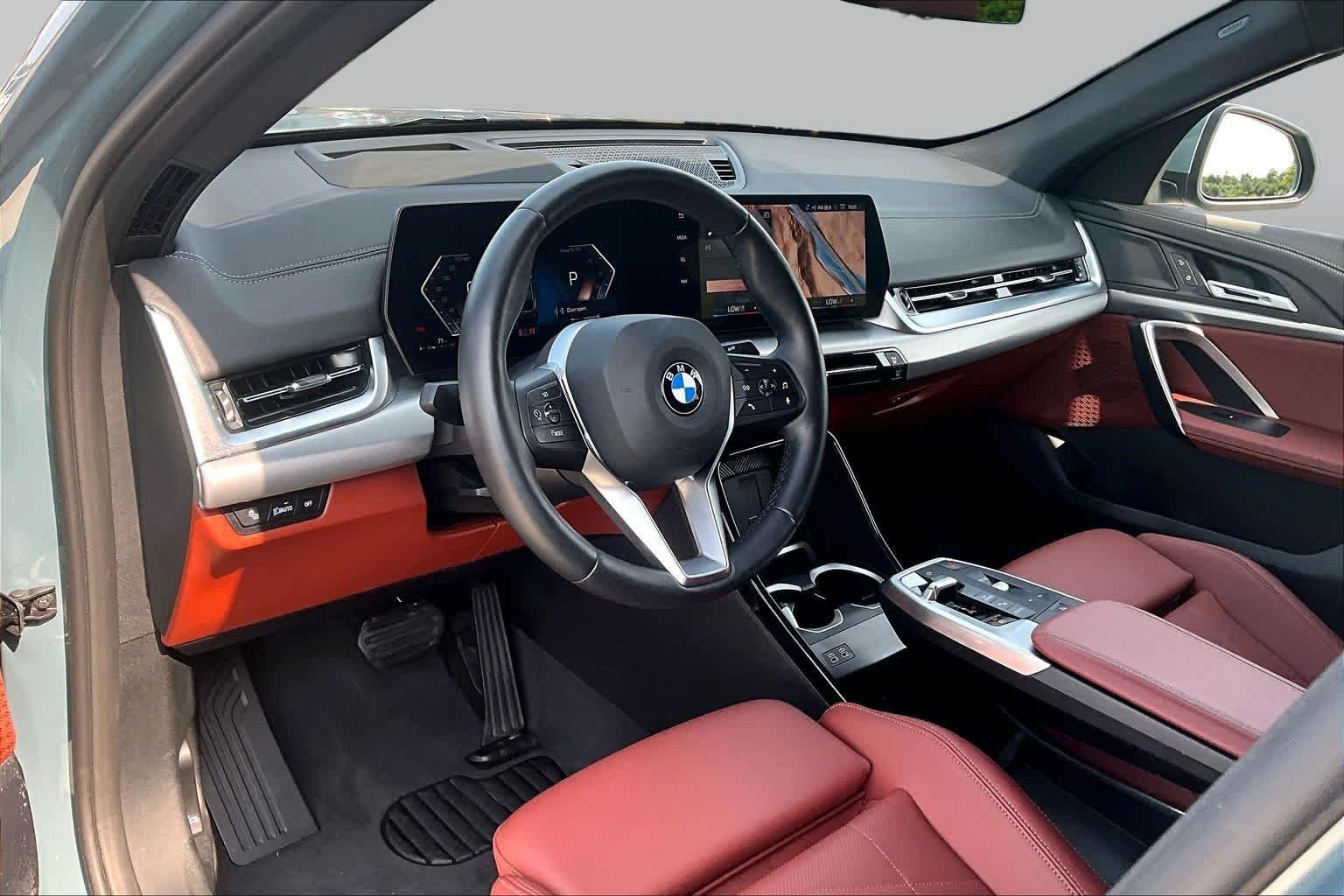 Used 2026 Cape York Green Metallic BMW xDrive28i image 17