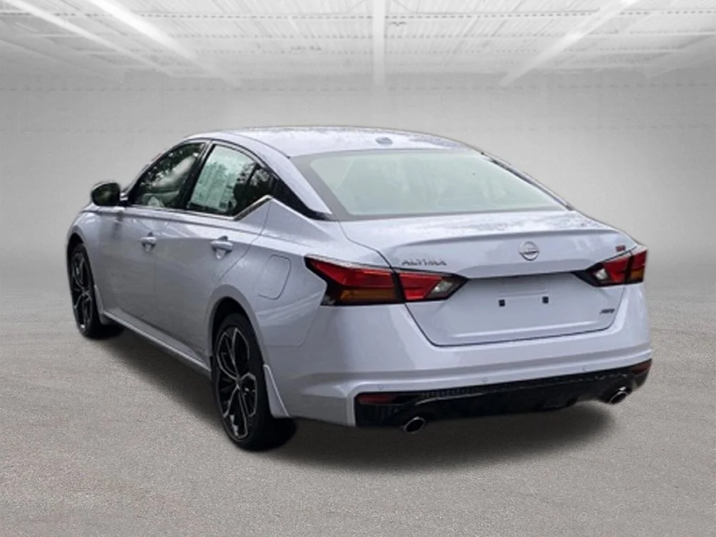 Used 2025 Gray Nissan 2.5 SR image 3