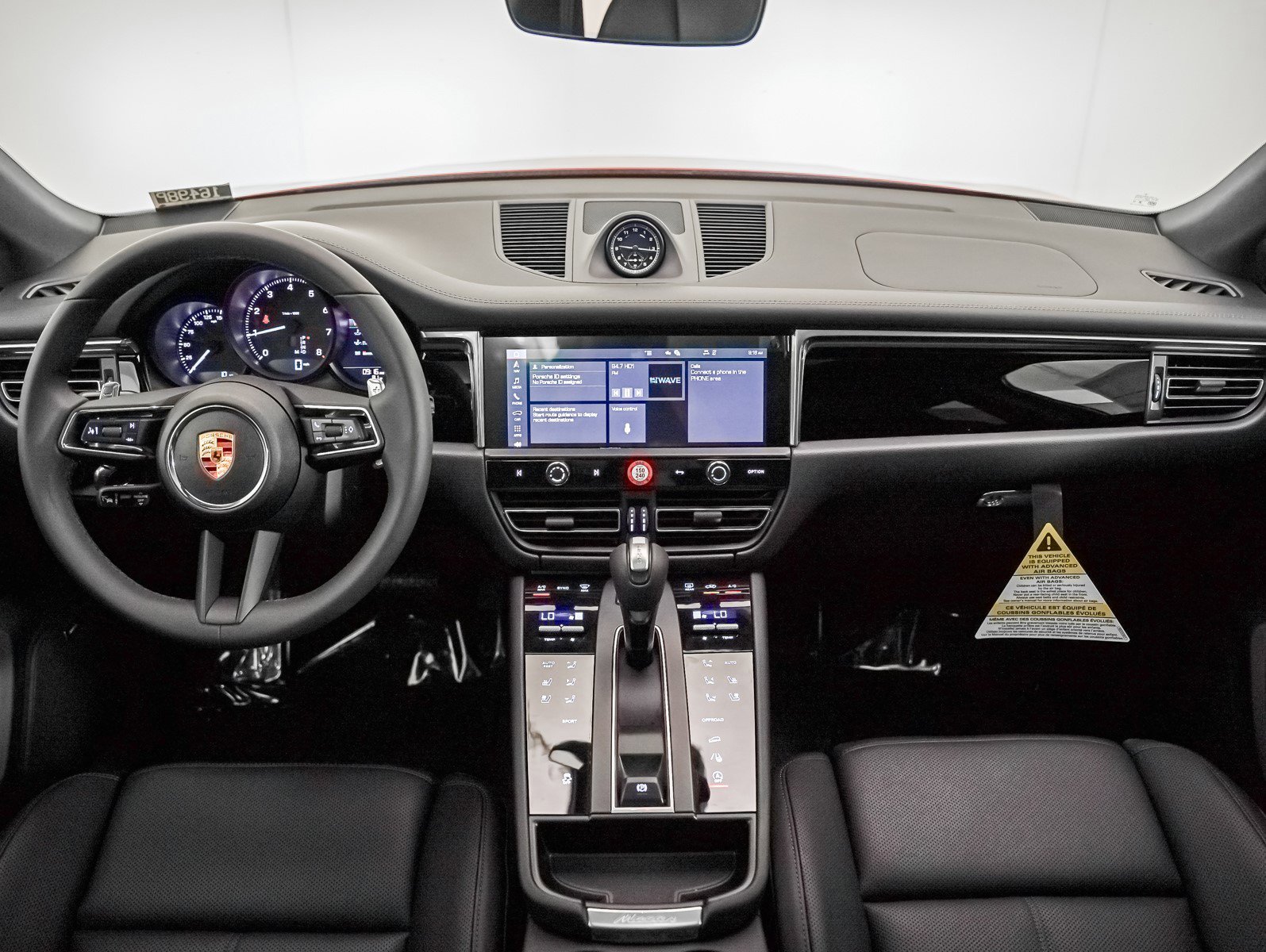 2025 Porsche Macan - Photo 15