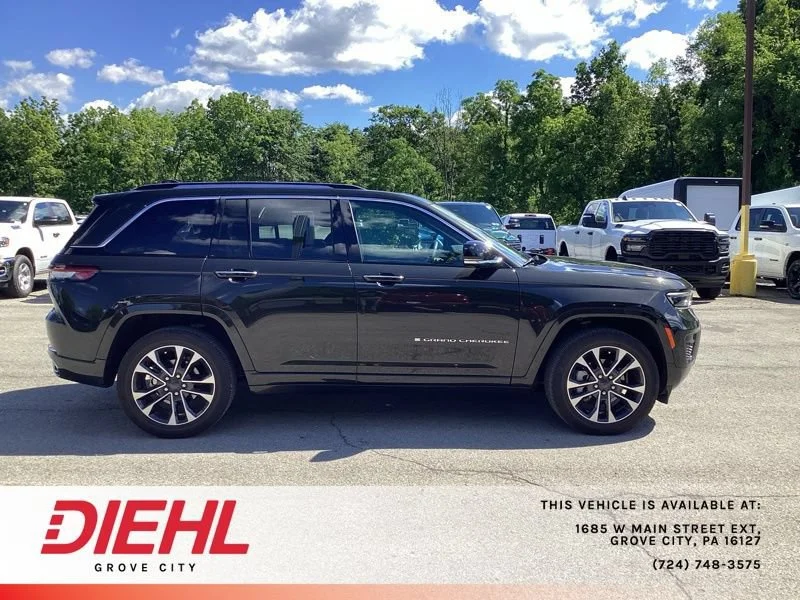 Used 2023  Jeep Overland image 8