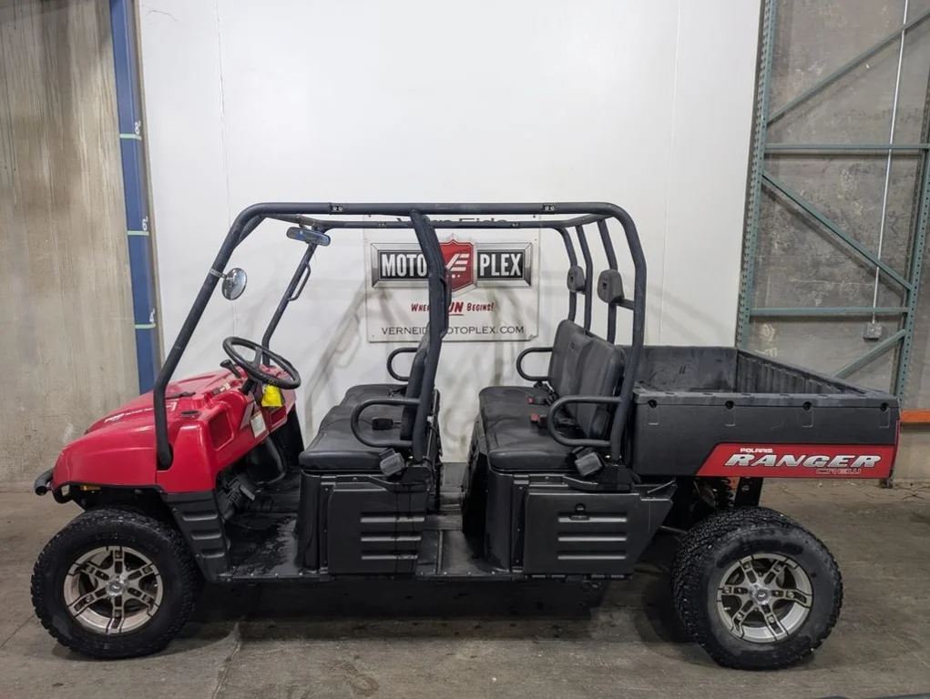 Used 2009 RED Polaris Crew image 1