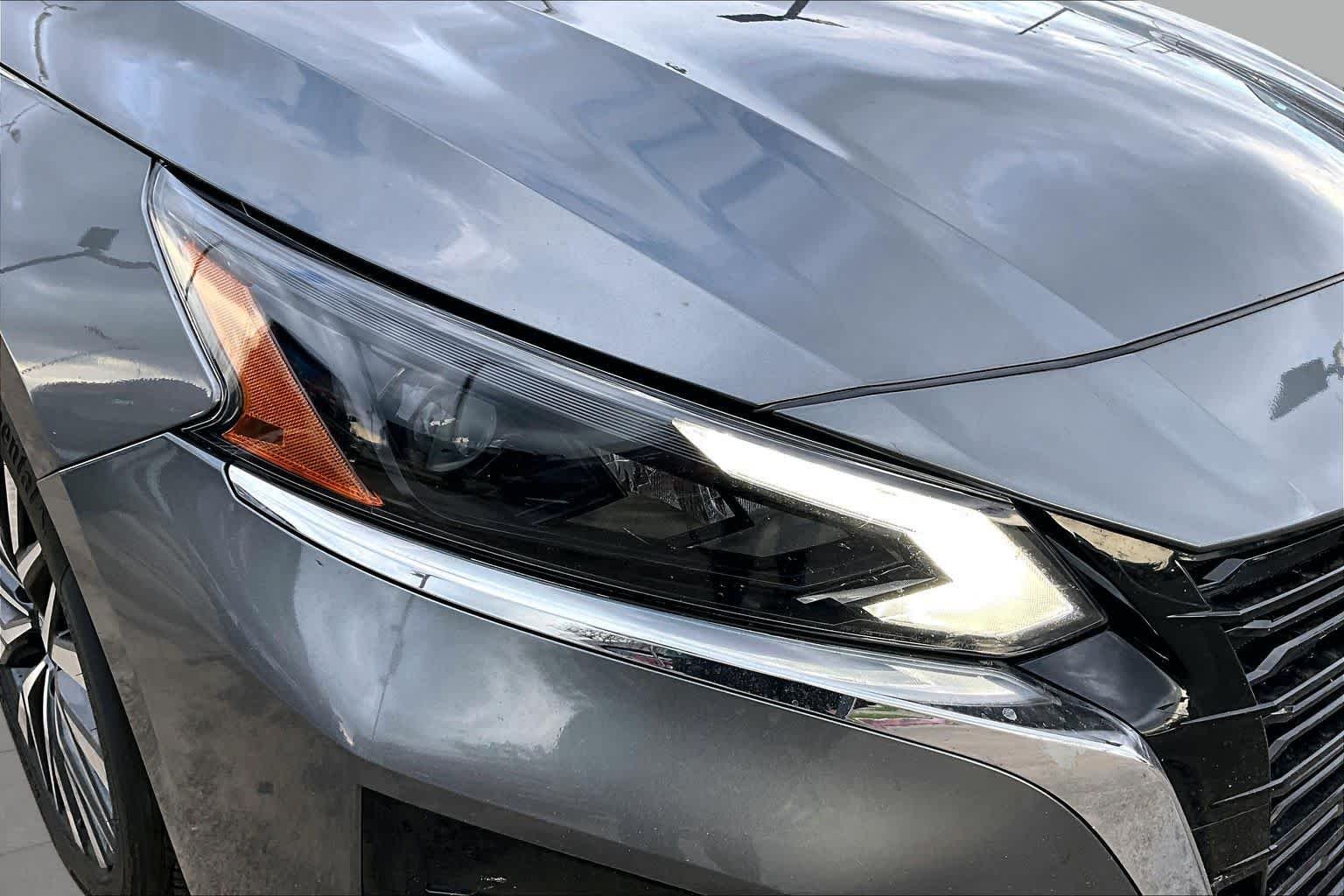 Used 2025 Gun Metallic Nissan SV image 27