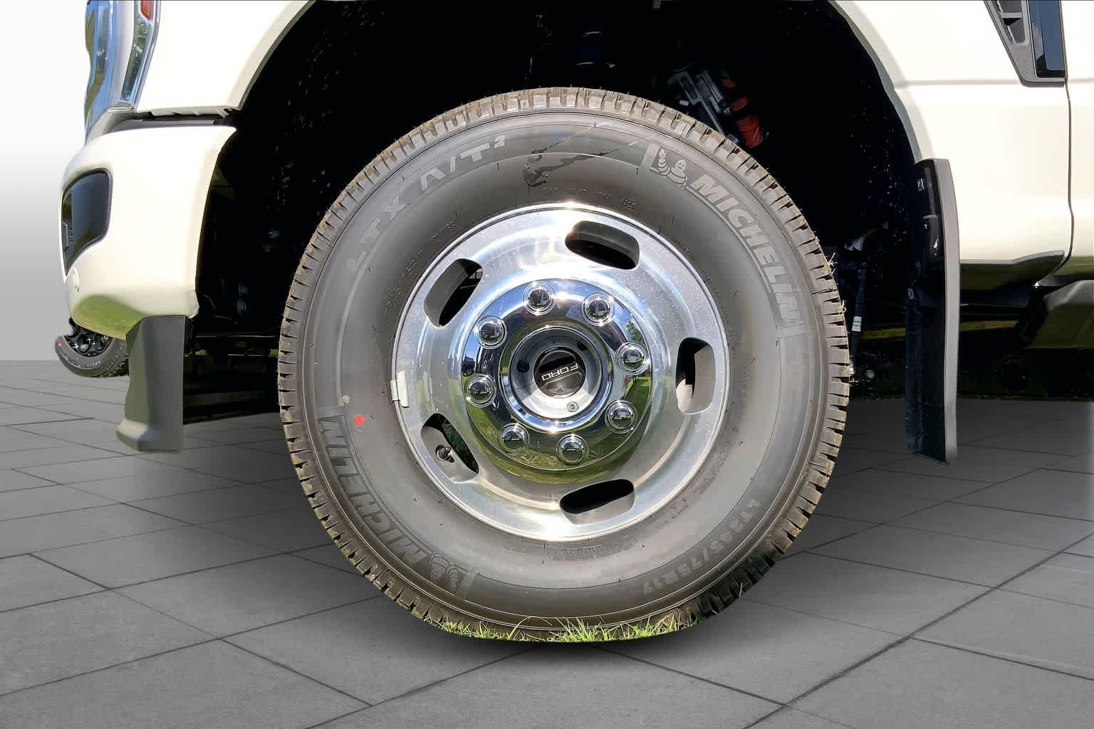 New 2026 Star White Metallic Tri-Coat Ford F-350® Platinum® image 8