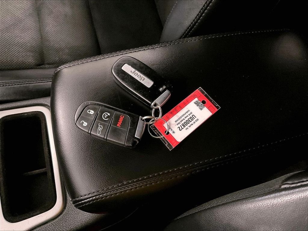 Used 2018 White Jeep Altitude image 30