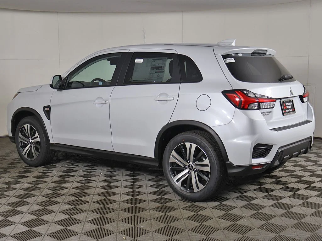 New 2027 White Mitsubishi 2.0 ES AWC image 6