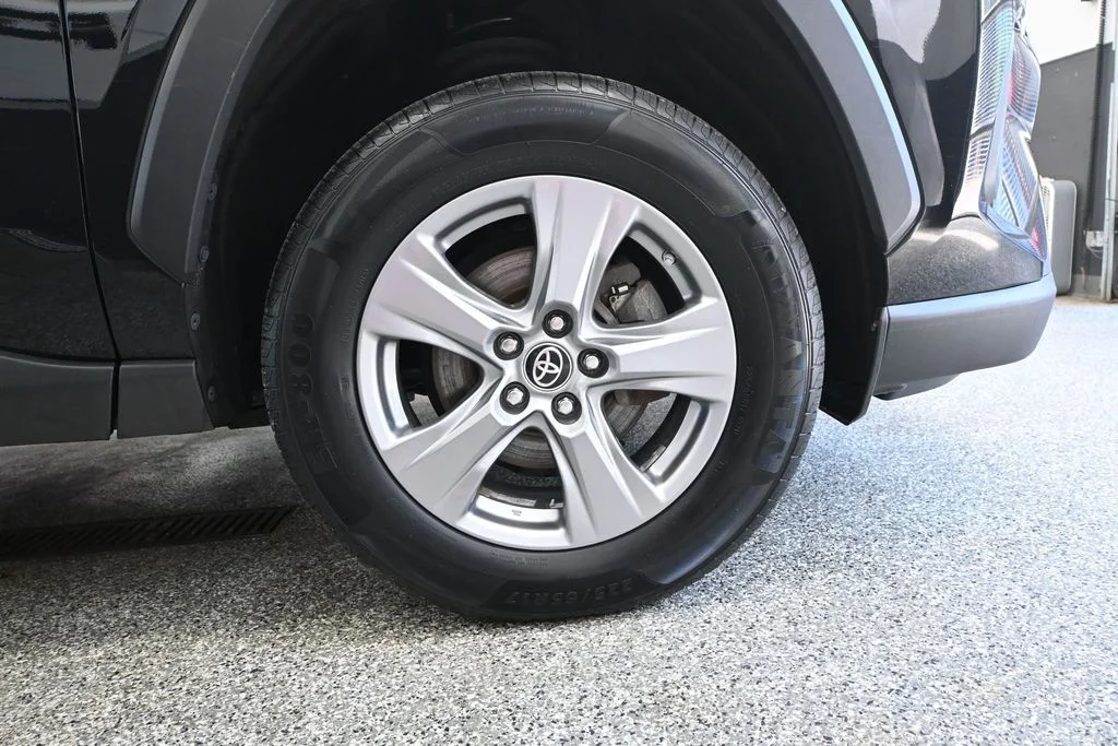 2022 Toyota RAV4 LE - Photo 15