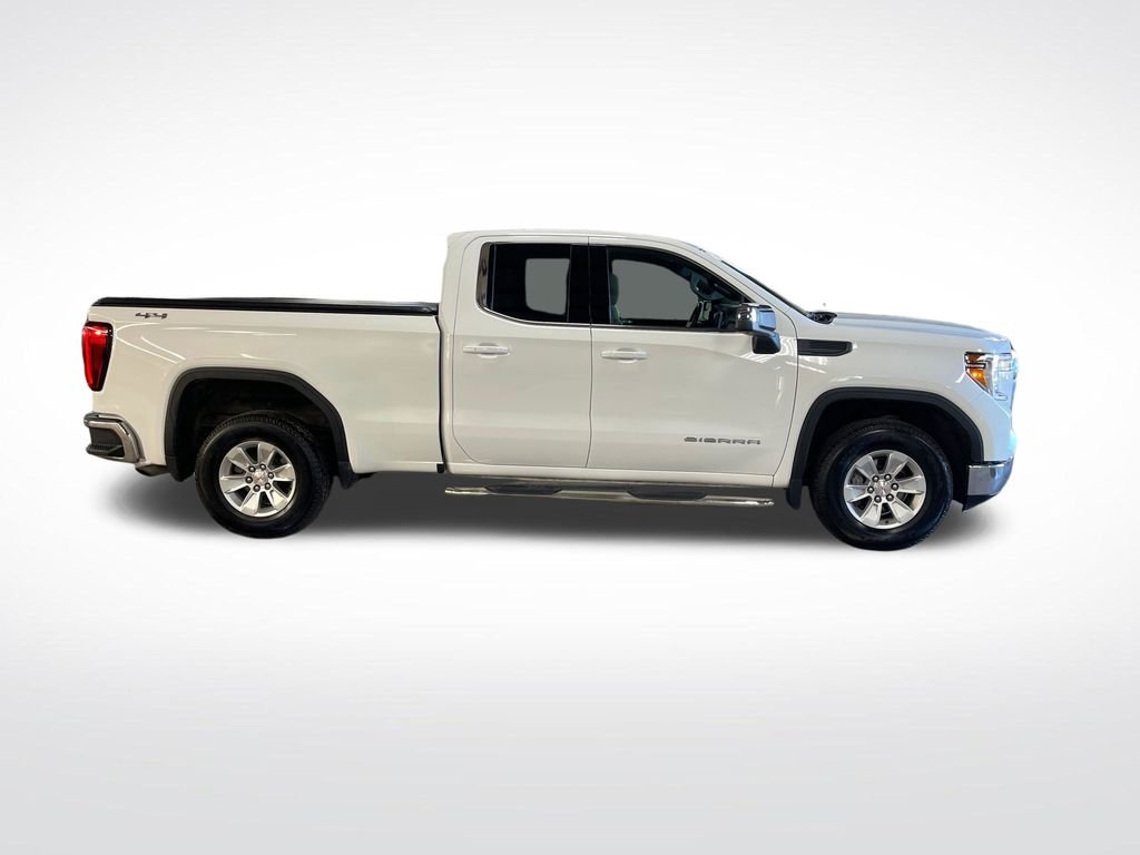 Used 2022 White GMC SLE image 7