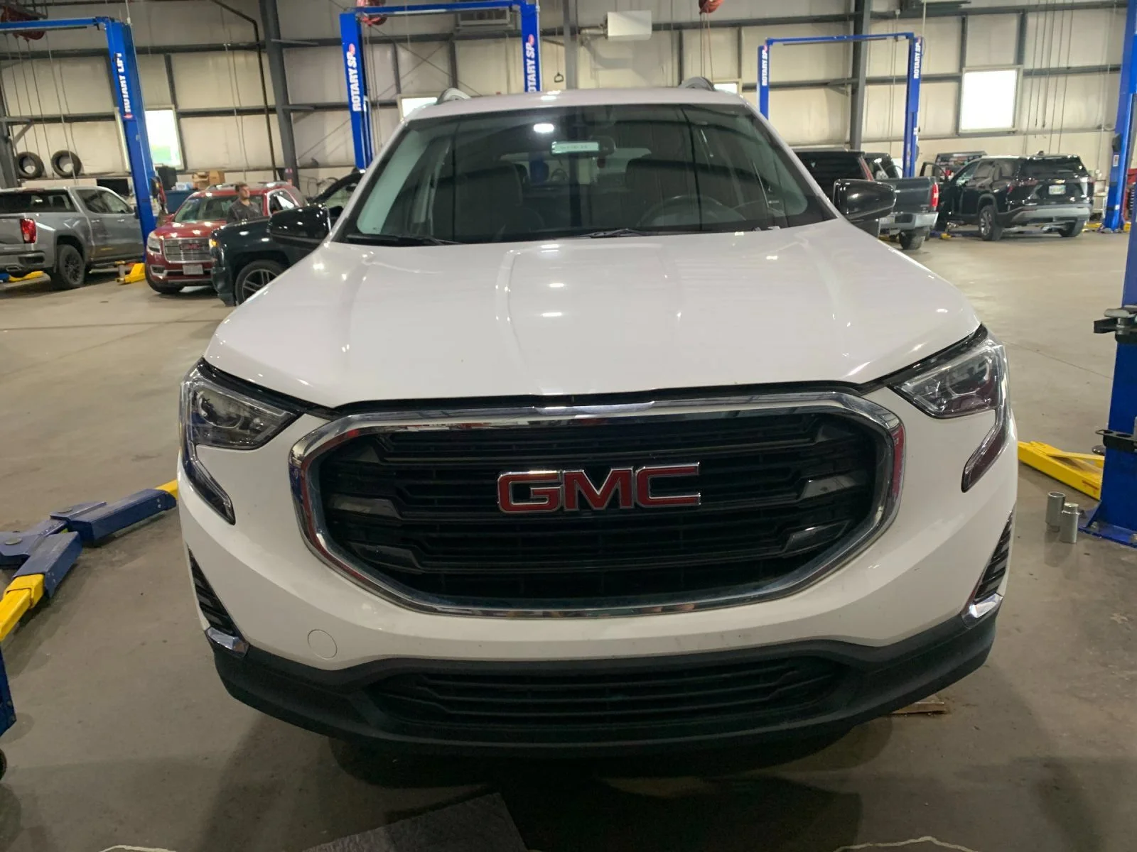 Used 2021 SUMMIT WHITE GMC SLE image 7