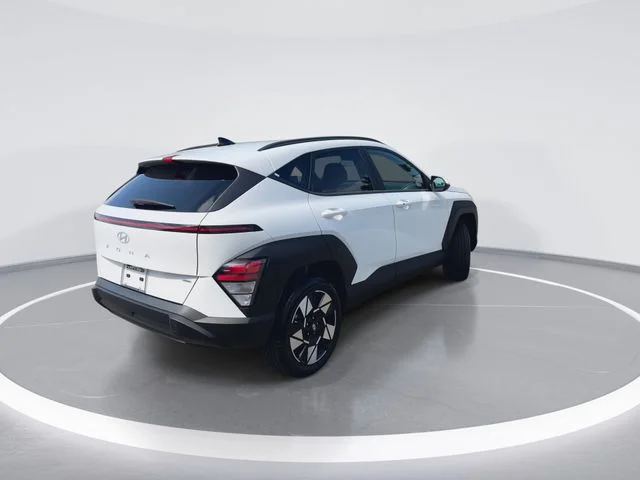 Used 2025 White Hyundai SEL image 8