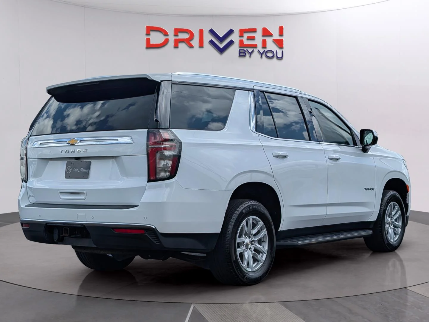 Used 2023 Summit White Chevrolet LS image 5