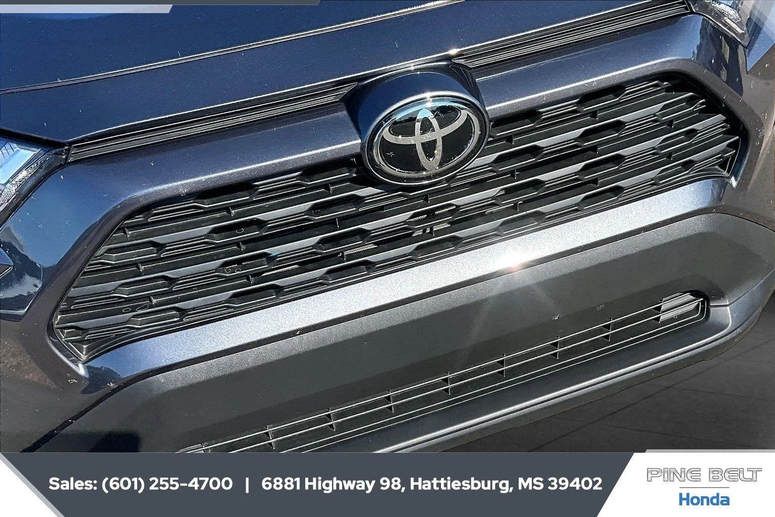 Used 2024 Magnetic Gray Metallic toyota XLE Premium image 22