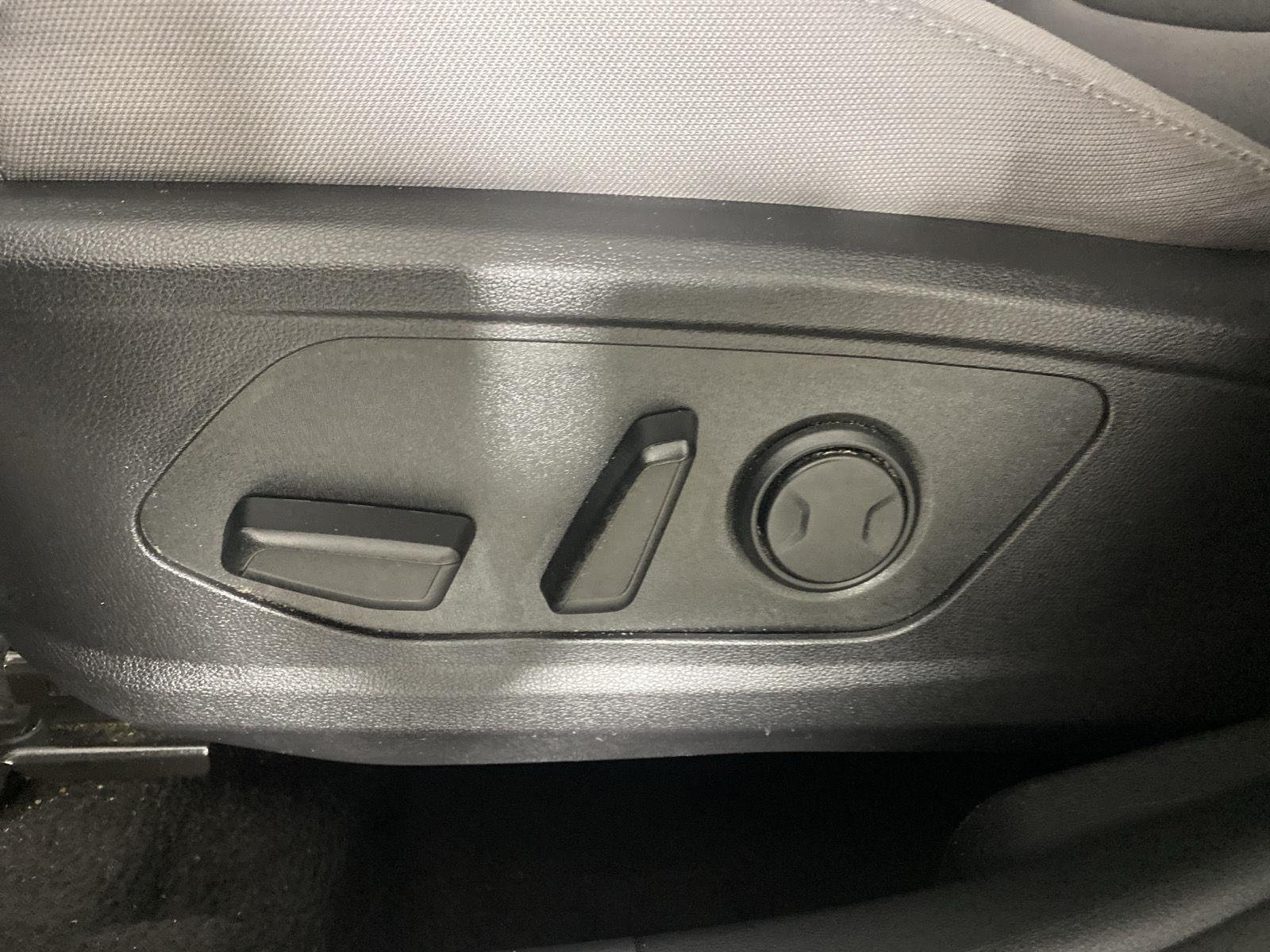 Used 2024 Hampton Gray Hyundai SEL image 11