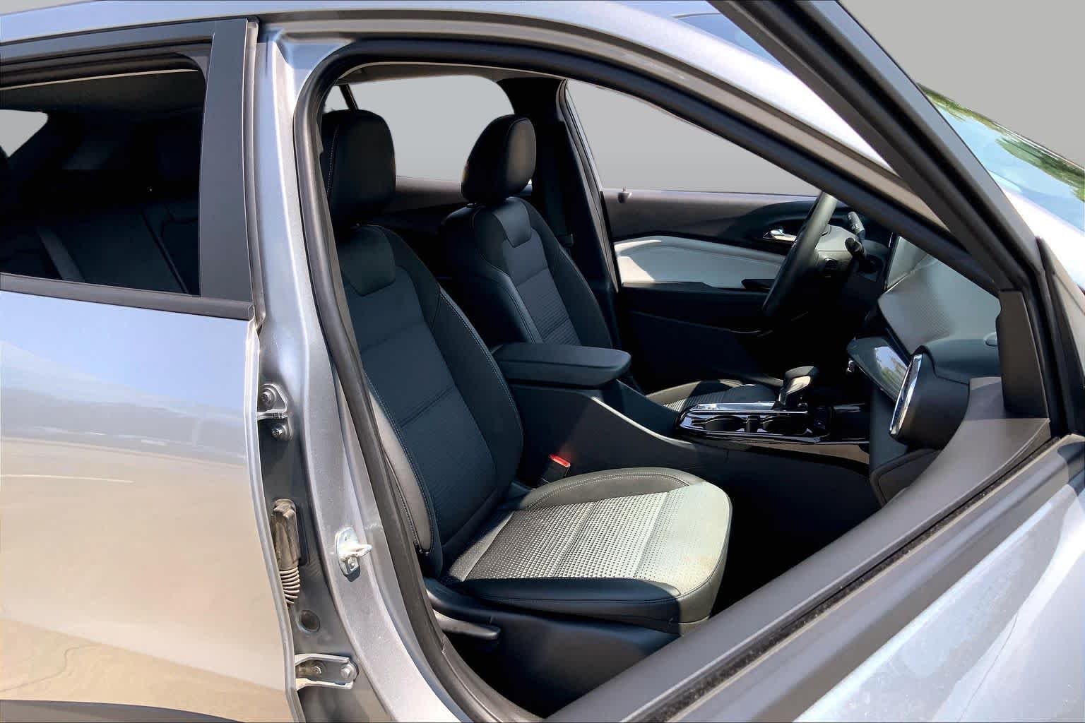 Used 2025 Sterling Gray Metallic Chevrolet LT image 9