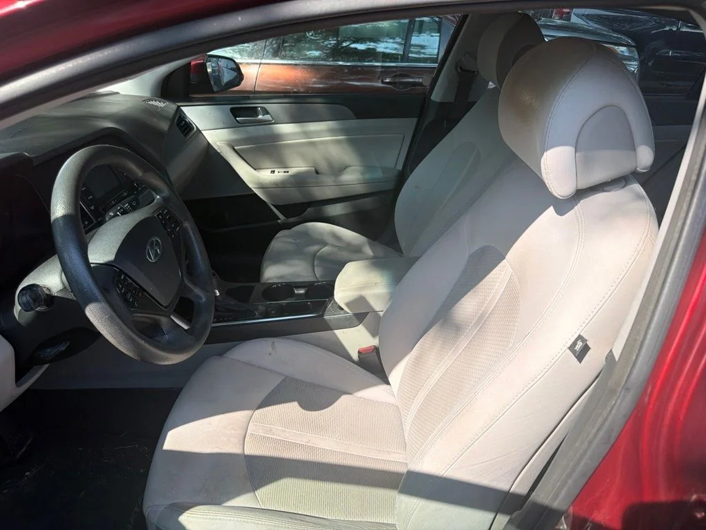 Used 2015 Red Hyundai SE image 5