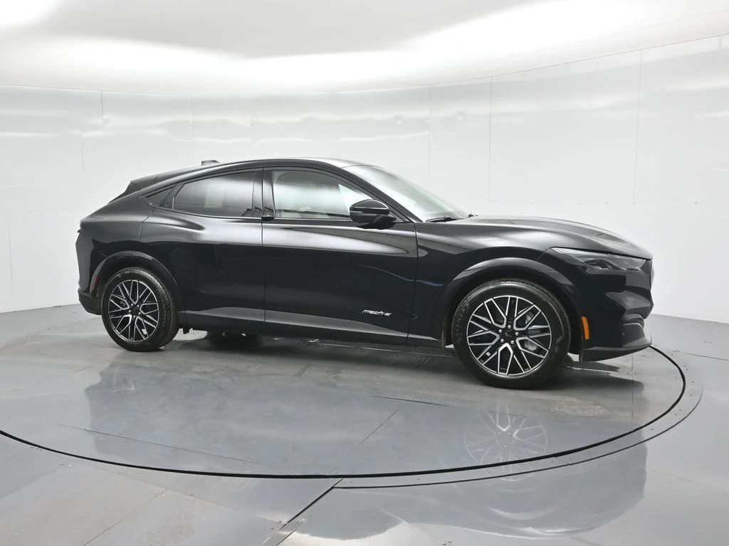Used 2025 Black Ford Premium image 27
