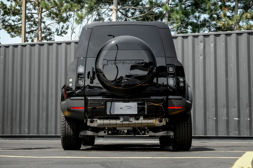 New 2026 Santorini Black Land Rover S image 7