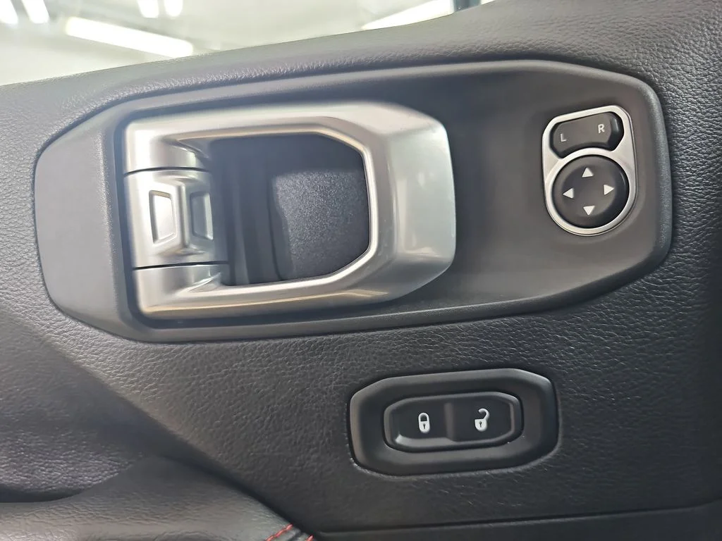 Used 2020 White/off-white Jeep Unlimited Rubicon image 31