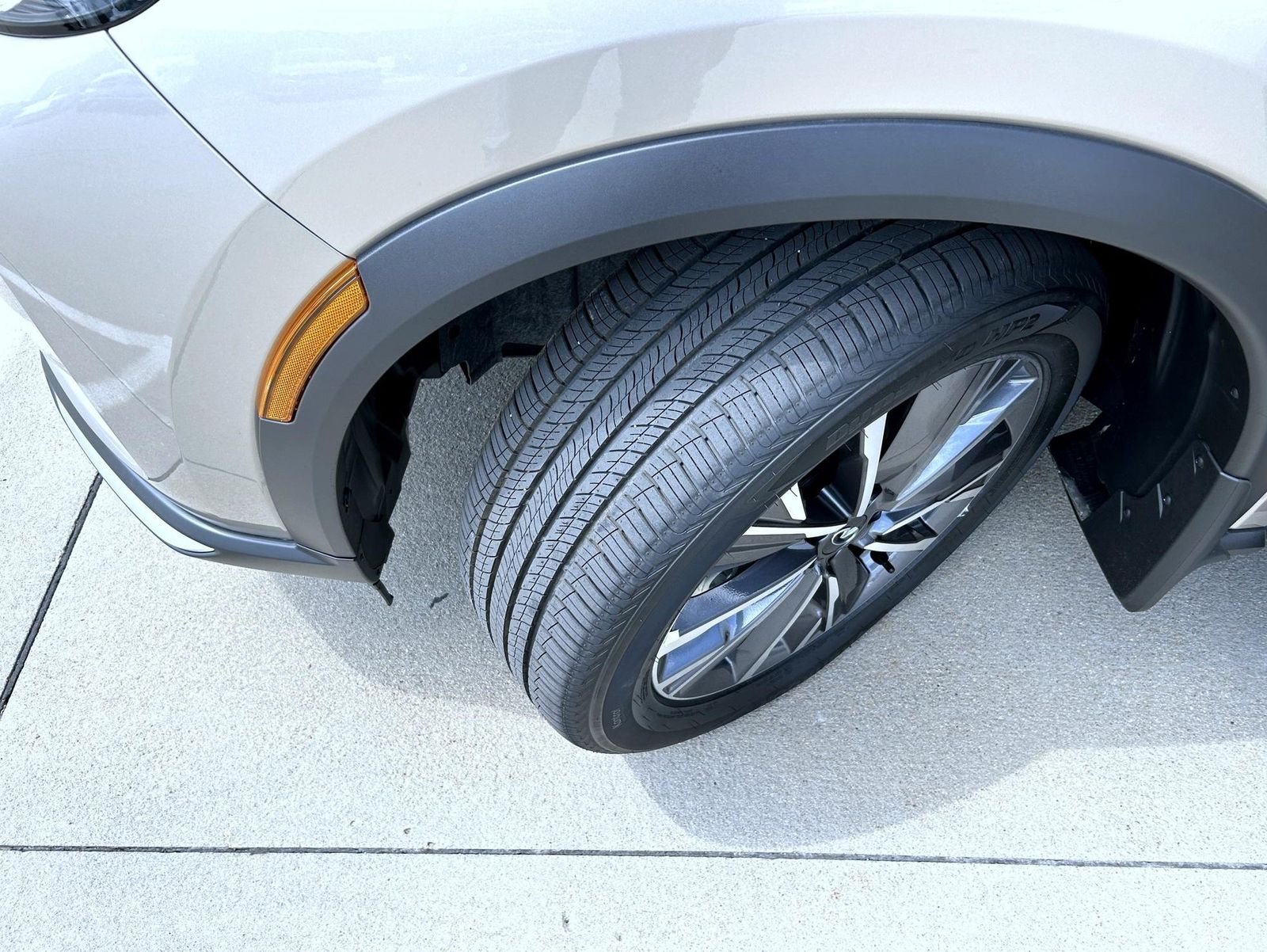 New 2027 WARM TITANIUM INFINITI Luxe AWD image 25