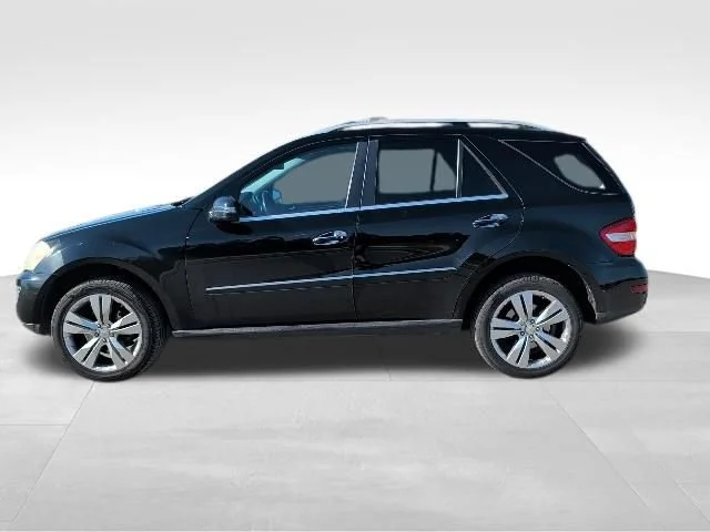 Used 2011  Mercedes-Benz ML 350 image 12