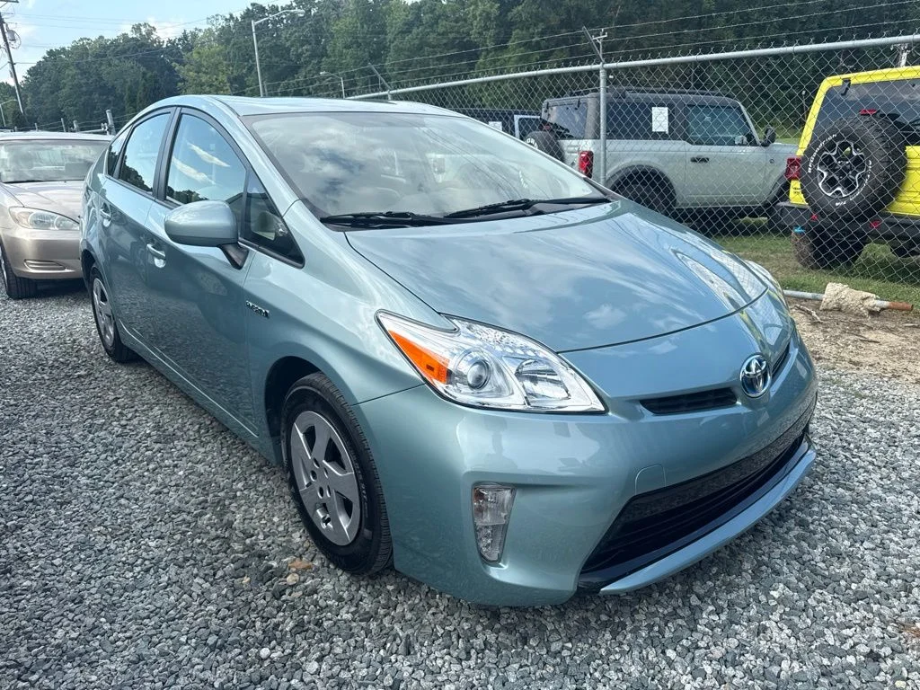 Used 2013 Beige Toyota Three image 2