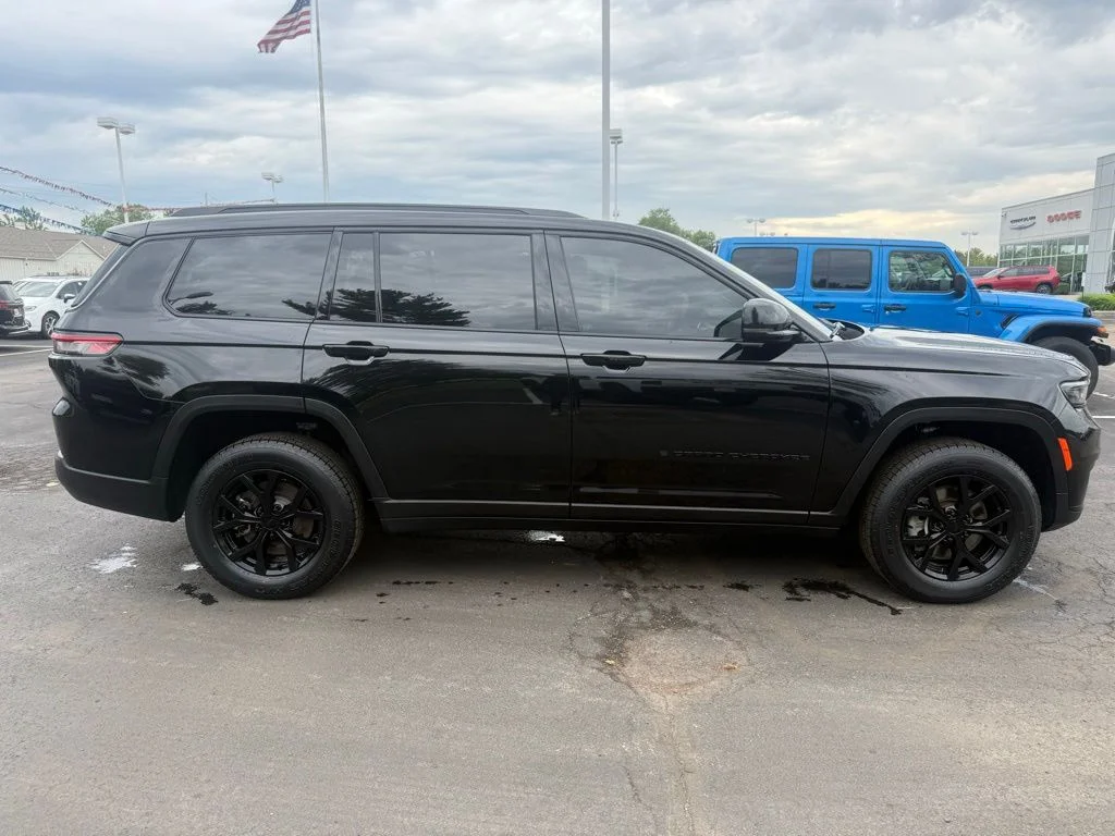 Used 2024 Black Jeep Altitude X image 8