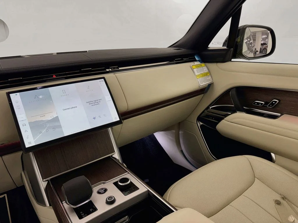 New 2027 Santorini Black Land Rover SE image 24