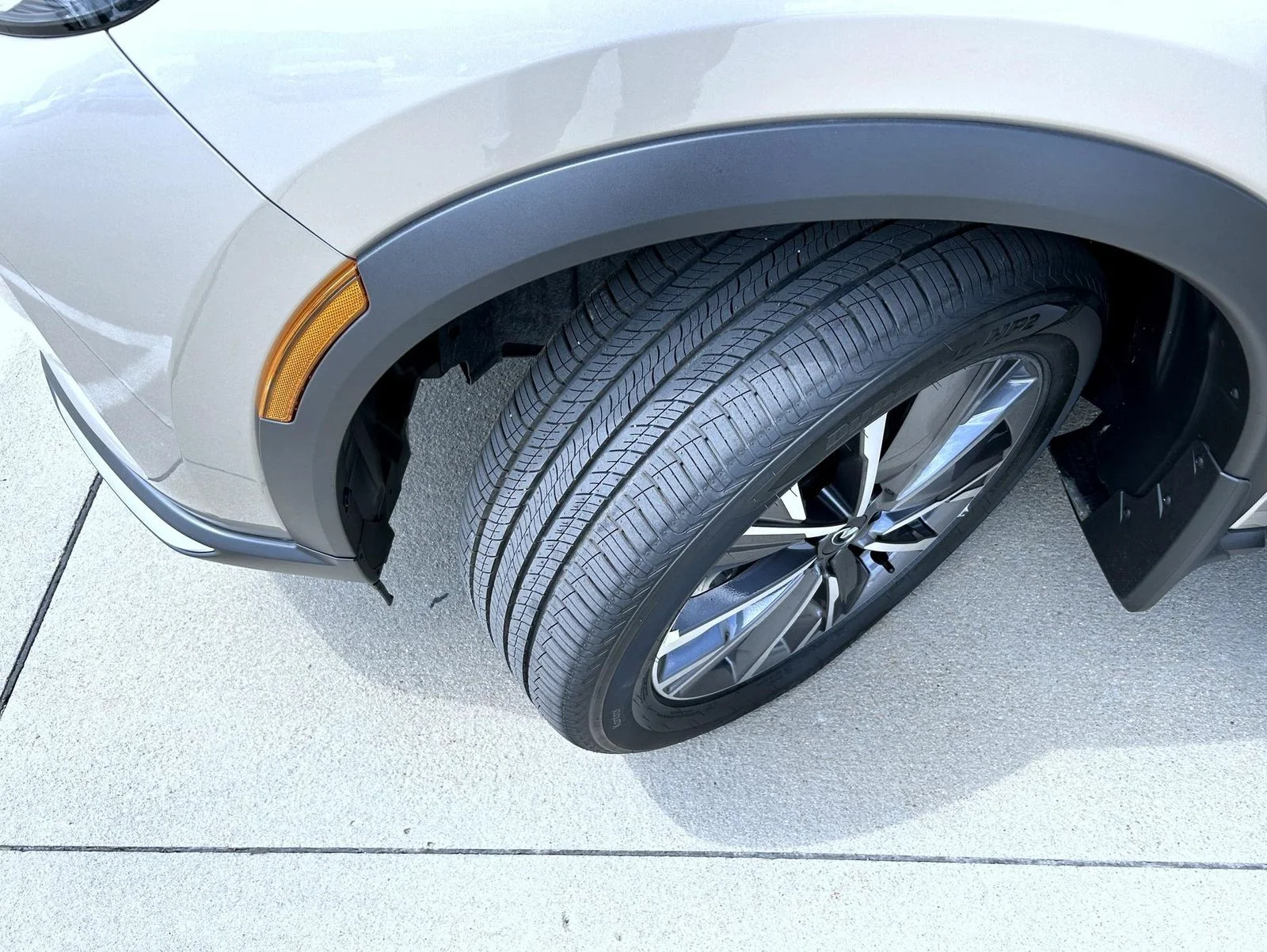 New 2027 Silver INFINITI LUXE image 25