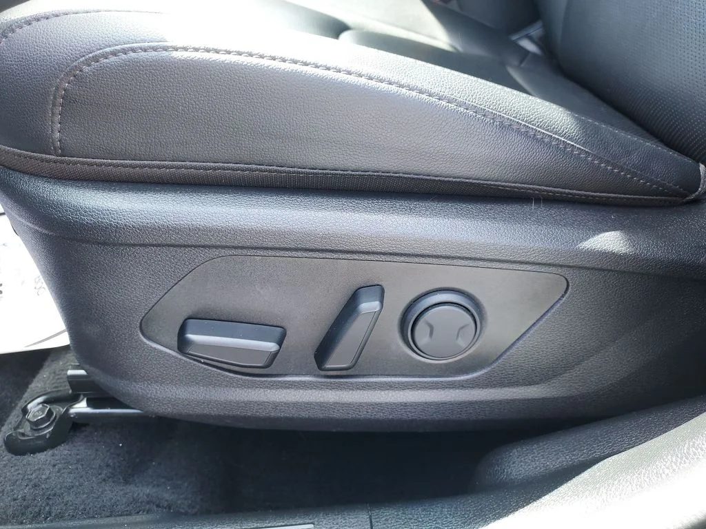 Used 2025 Black Kia EX image 18