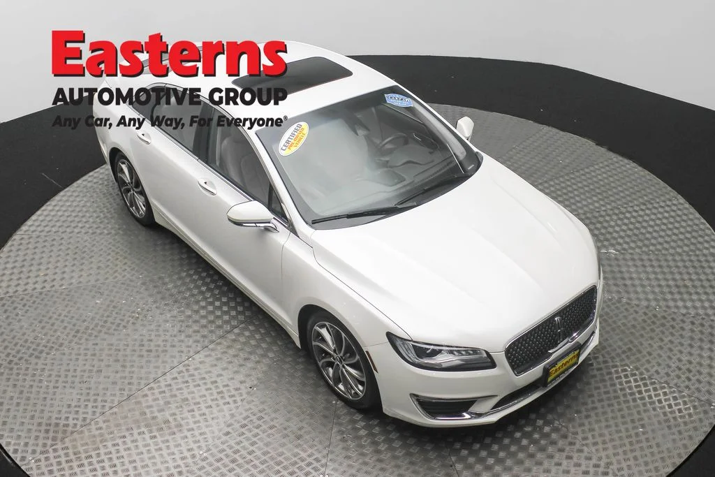 Used 2019 White Lincoln Reserve image 3