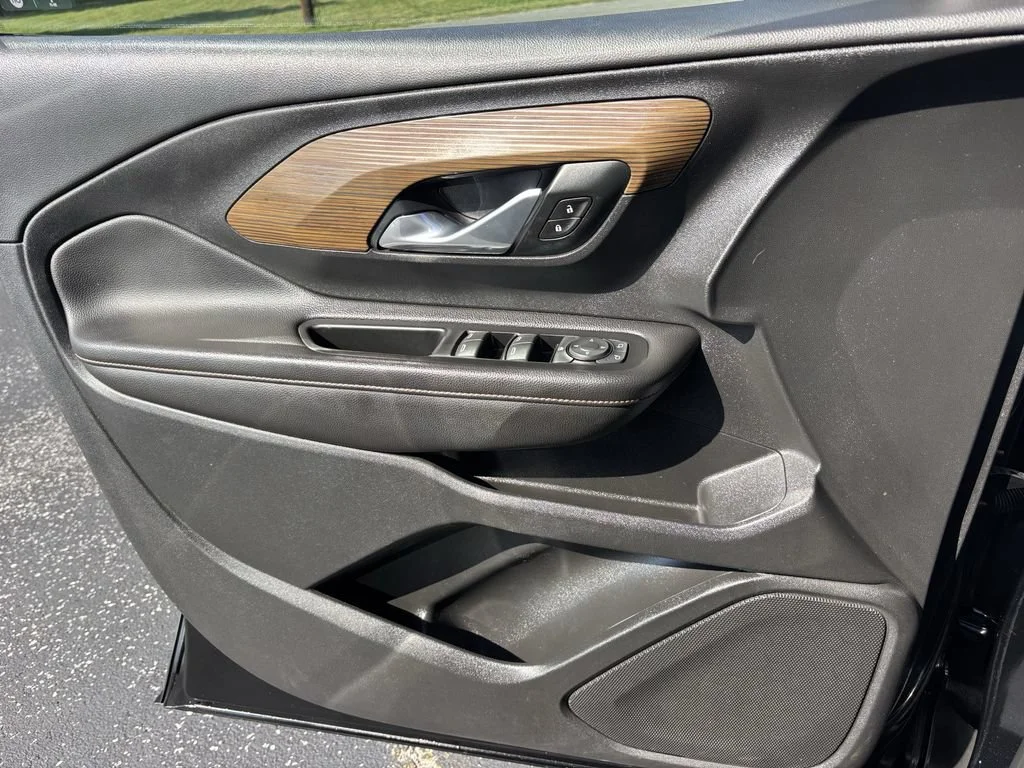 Used 2019 EBONY TWILIGHT METALLIC GMC SLE image 13