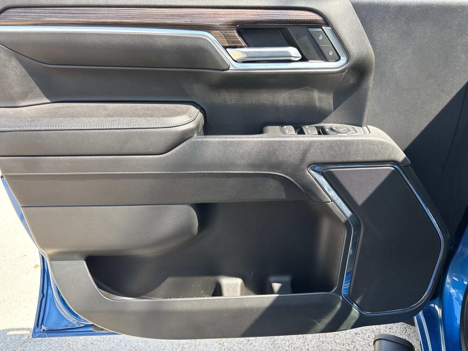 Used 2023 Glacier Blue Metallic Chevrolet LT image 18