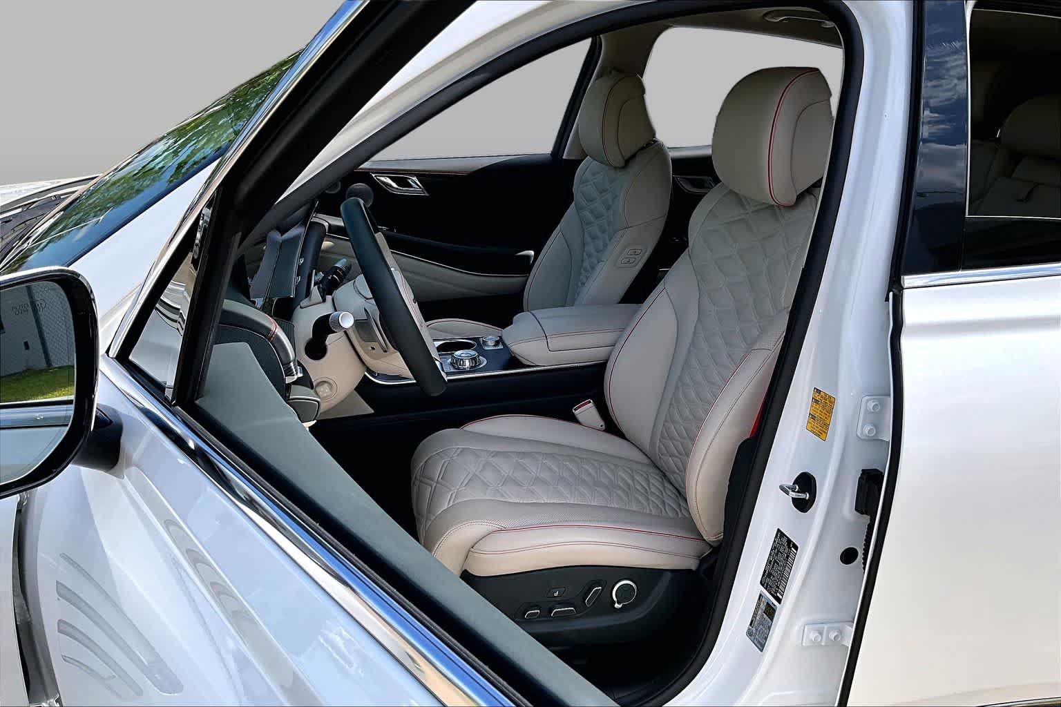Used 2025 Uyuni White Genesis 3.5T image 8