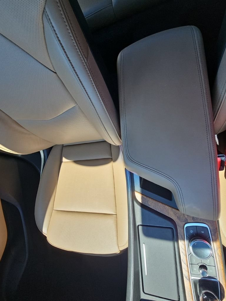 Used 2020 CRYSTAL WHITE TRICOAT Cadillac Premium Luxury image 28