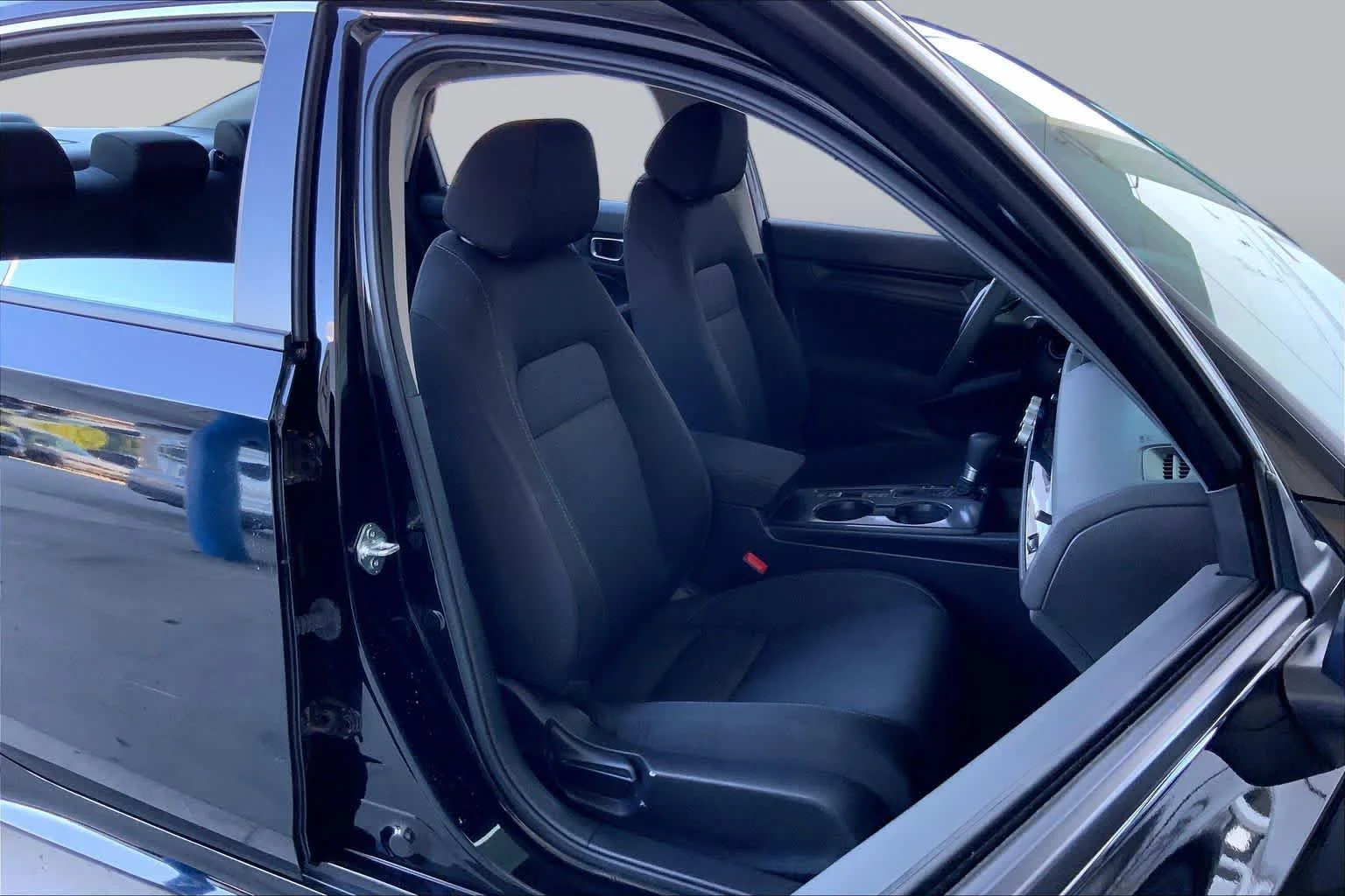 Used 2025 Crystal Black Pearl Honda LX image 9
