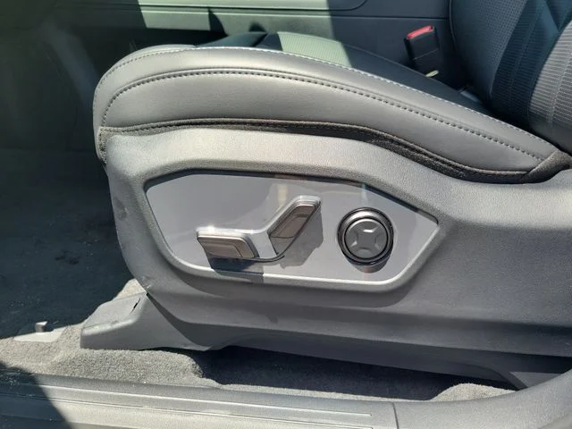 New 2027 Glacial White Pearl Kia X-Line EX image 15